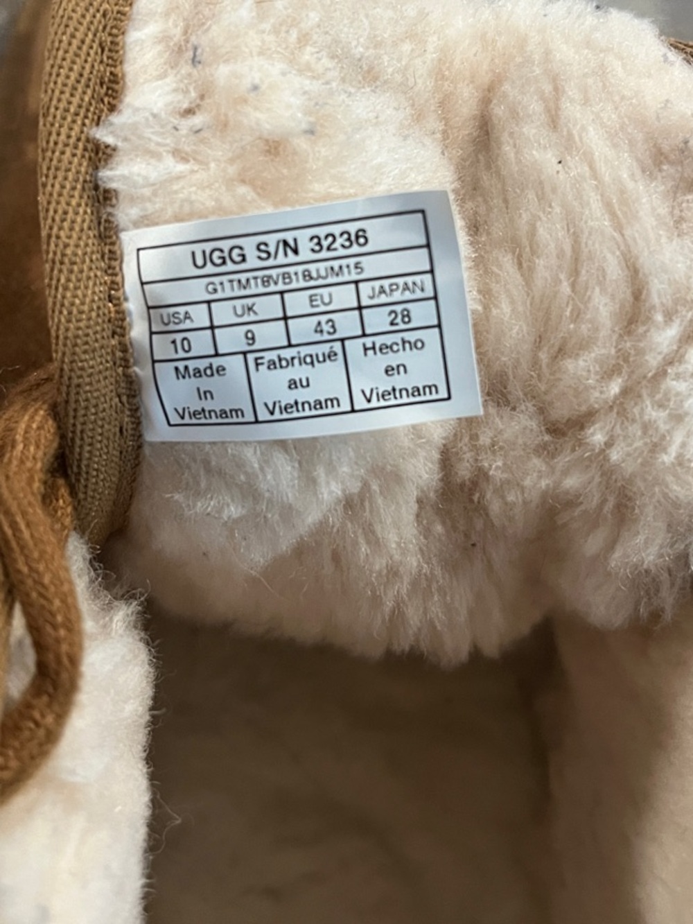 UGG Men's Chestnut Tan Sheepskin-Lined Chukka Boots